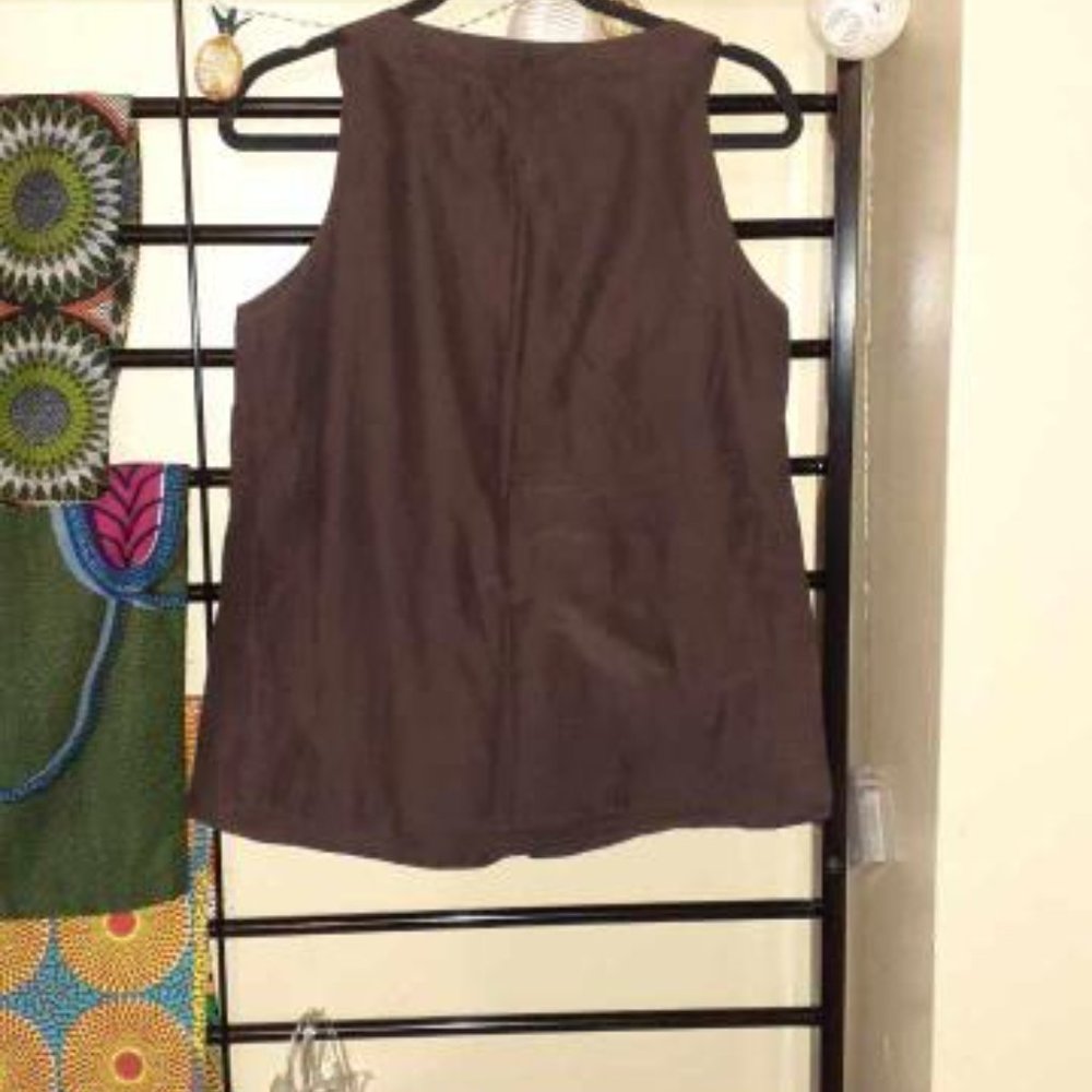 sleeveless top - Picture 2 of 2